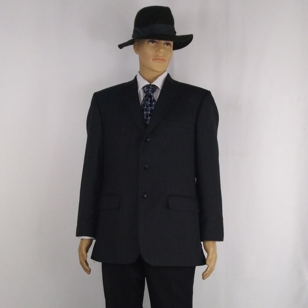 Haggar gray plaid sport jacket men's size 42R.